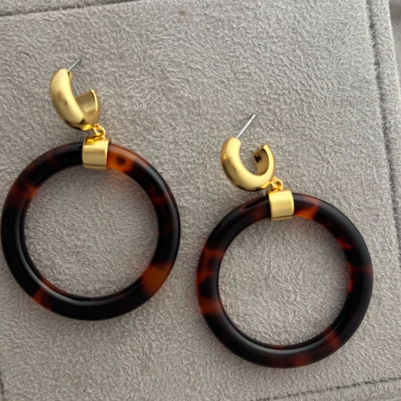 FREE w/purchase Kate Spade Botanical Garden Tortoiseshell Resin
Hoop Earrings - Picture 4 of 15